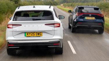 Skoda Enyaq vs Toyota bZ4X - rear tracking